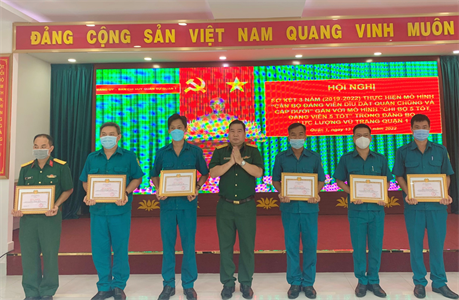 Đảng ủy, Ban CHQS Quận 1 sơ kết 3 năm thực hiện mô hình "Cán bộ, đảng viên dìu dắt quần chúng và cấp dưới"