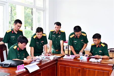 Quân khu kiểm tra thực hiện Quy chế dân chủ cơ sở tại Lữ đoàn 75