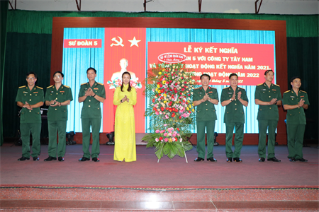 Sư đoàn 5 ký kết kết nghĩa với công ty Tây Nam