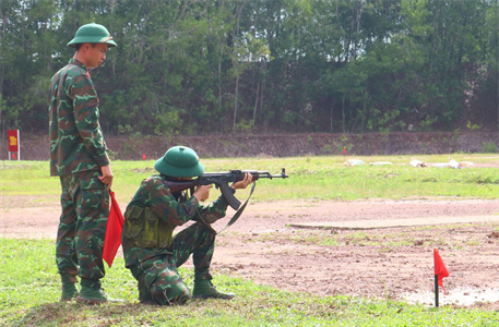 Trung đoàn 271 kiểm tra bắn đạn thật cho chiến sĩ mới