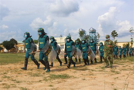 Tỉnh Bình Phước xây dựng dân quân tự vệ “vững mạnh, rộng khắp”