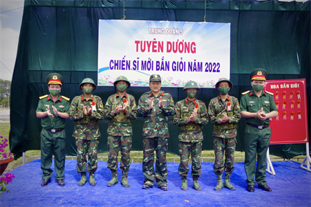 Trung đoàn 5 viết tiếp truyền thống “vượt mọi khó khăn, liên tục đánh thắng”.