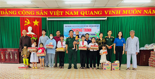 Quốc tế Thiếu nhi ấm tình quân dân