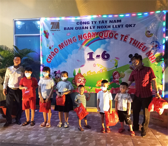 Công ty Tây Nam tặng quà các cháu thiếu nhi nhân ngày 1/6