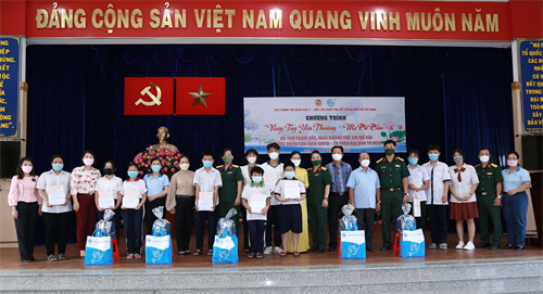 LLVT Quân khu chung sức chăm lo cho trẻ em
