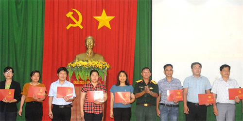 Tỉnh Bình Phước bế giảng lớp bồi dưỡng kiến thức quốc phòng và an ninh đối tượng 3