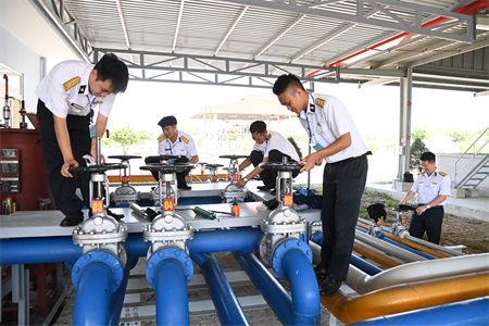 Kiểm tra đánh giá năng lực, trình độ chuyên môn nhân viên hậu cần khu vực 4 Quân chủng Hải quân