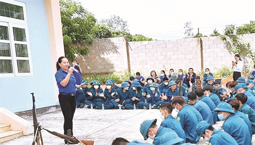 Tiếp sức “sao vuông” huấn luyện