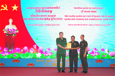 Khai mạc tập huấn quân sự cho sĩ quan, hạ sĩ quan Quân đội Hoàng gia Campuchia