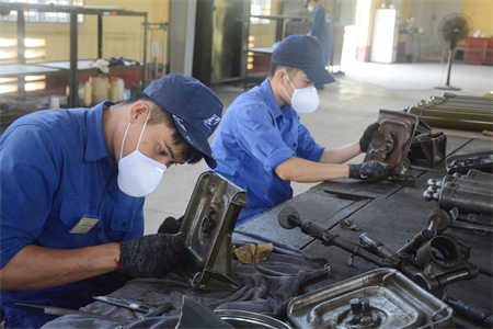 Xưởng OX1 sáng tạo, tỉ mỉ sửa chữa tốt vũ khí trang bị