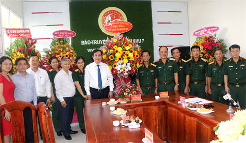 Ban Tuyên giáo Trung ương thăm, chúc mừng Báo Quân khu 7