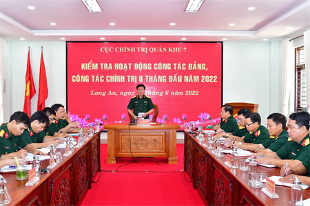 Cục Chính trị Quân khu 7 kiểm tra CTĐ, CTCT tại Bộ CHQS tỉnh Long An