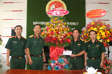 Bộ CHQS tỉnh Bình Dương chúc mừng các cơ quan báo chí nhân Ngày Báo chí cách mạng Việt Nam (21-6)