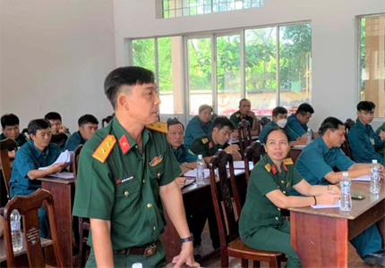 Bộ CHQS tỉnh Long An đối thoại dân chủ với cán bộ, chiến sĩ Ban CHQS huyện Bến Lức