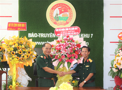 Thiếu tướng Hoàng Đình Chung chúc mừng Báo Quân khu 7 nhân kỷ niệm 97 năm Ngày Báo chí Cách mạng Việt Nam