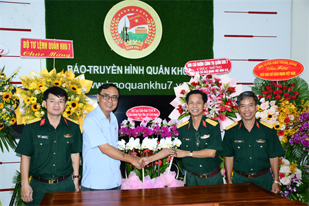 Hội Cựu Chiến binh và Bộ Tư lệnh Tp. Hồ Chí Minh chúc mừng Báo Quân khu 7
