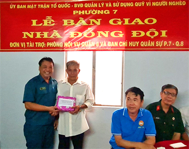 Trao tặng nhà đồng đội cho gia đình có 4 người con nhập ngũ