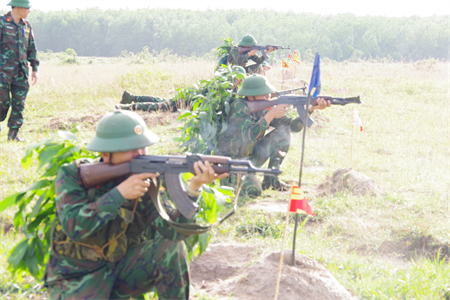 Luyện quân ở núi Mây Tàu