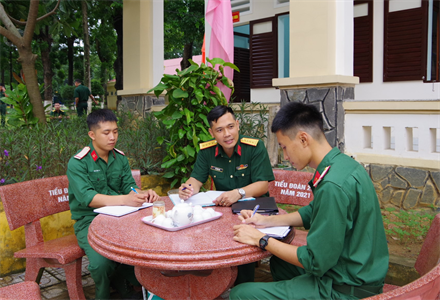 Cán bộ, đảng viên dìu dắt quần chúng và cấp dưới