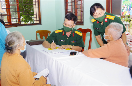 Tỉnh Bình Thuận 600 người dân được khám bệnh, tặng quà