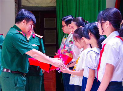 Bộ CHQS tỉnh Bà Rịa-Vũng Tàu gặp mặt, tuyên dương học sinh giỏi, xuất sắc