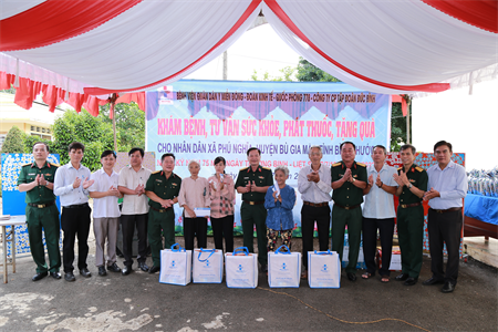 Bệnh viện Quân dân y miền Đông khám bệnh, phát thuốc cho người dân huyện Bù Gia Mập