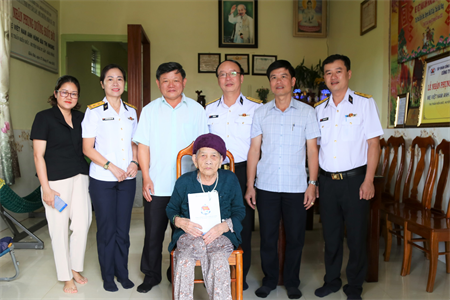 Tổng công ty Tân Cảng Sài Gòn thăm, tặng quà Mẹ Việt Nam Anh hùng tại tỉnh Đắk Nông