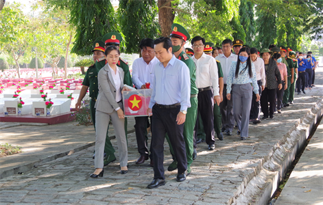 Tỉnh Bình Thuận truy điệu, an táng hài cốt liệt sĩ