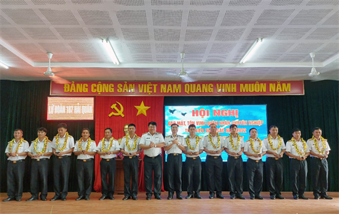 Lữ đoàn 167 Hải quân gặp mặt tôn vinh quân nhân chuyên nghiệp tiêu biểu