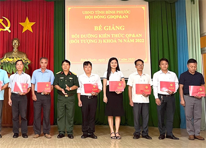 Tỉnh Bình Phước bế giảng lớp bồi dưỡng kiến thức quốc phòng và an ninh đối tượng 3