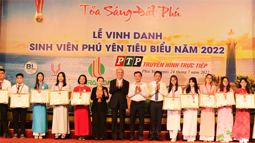 Vinh danh 401 sinh viên Phú Yên tiêu biểu