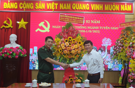 Bộ đội Biên phòng tỉnh Long An chúc mừng Ngày Truyền thống ngành Tuyên giáo của Đảng