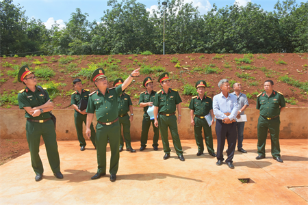 Quân khu nghiệm thu công trình xây dựng nhà Kho các đơn vị