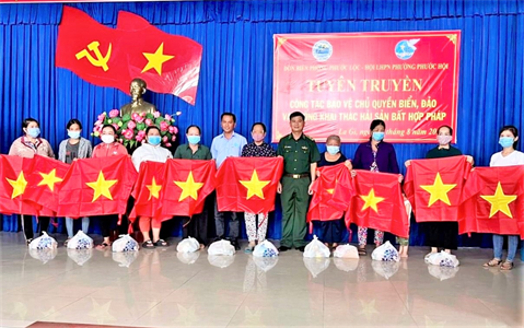 Bộ đội Biên phòng tỉnh Bình Thuận tuyên truyền biển đảo và khai thác hải sản đúng pháp luật