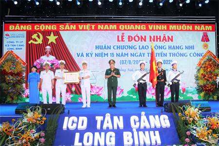 Công ty ICD Tân Cảng - Long Bình đón nhận Huân chương Lao động hạng Nhì