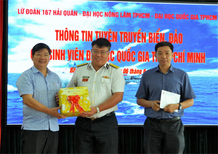 Lữ đoàn 167 tuyên truyền biển, đảo cho sinh viên Đại học Quốc gia TP.HCM