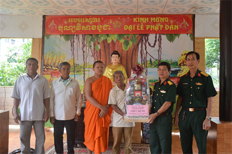 Bộ CHQS tỉnh Bình Phước thăm, chúc mừng lễ Vu Lan các cơ sở Phật giáo