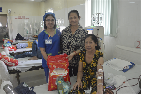 40 phần quà tặng người bệnh có hoàn cảnh khó khăn