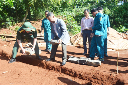 Huyện Lâm Hà khởi công xây dựng "Nhà tình nghĩa quân - dân" tặng hộ nghèo