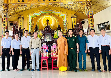 Ban CHQS huyện Bình Chánh chúc mừng cơ sở Phật giáo nhân lễ Vu Lan