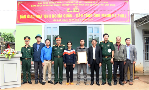 Thành phố Đà Lạt bàn giao nhà tình nghĩa quân - dân