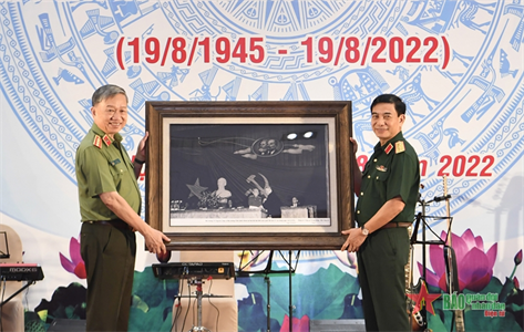 Phối hợp chặt chẽ giữa Công an nhân dân và Quân đội nhân dân, tạo sức mạnh bảo vệ Tổ quốc