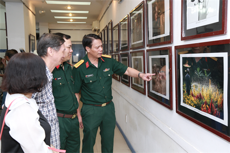 Triển lãm ảnh nghệ thuật “Sắc màu cuộc sống”