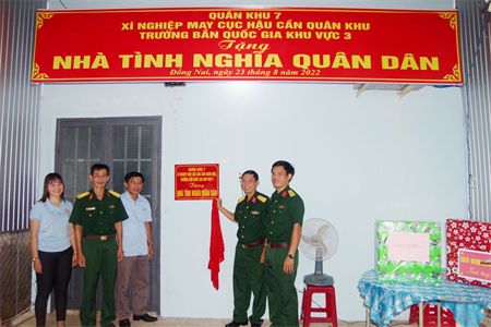 Trường bắn Quốc gia khu vực 3 trao nhà tình nghĩa quân - dân