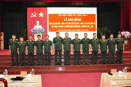 Khai giảng đào tạo ngắn và hoàn thiện đại học cán bộ chính trị cấp trung, sư đoàn năm học 2022-2023