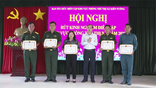 Thị xã Kiến Tường rút kinh nghiệm diễn tập khu vực phòng thủ