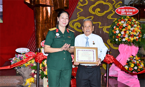 Bảo tàng LLVT miền Đông Nam Bộ tiếp nhận hiện vật hiến tặng