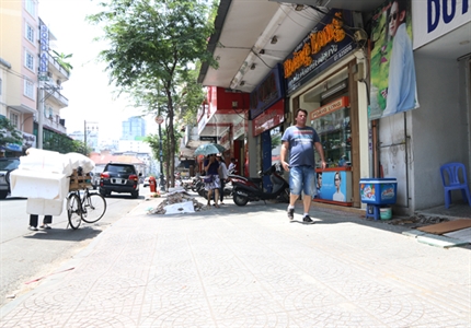 Nhiều người dân quận 1 trả vỉa hè, đường thông thoáng hơn
