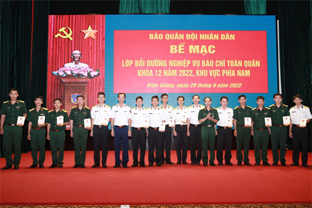 Bế giảng lớp bồi dưỡng nghiệp vụ báo chí toàn quân khóa 12 khu vực phía Nam năm 2022