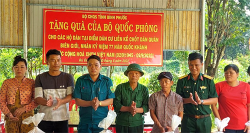 Tỉnh Bình Phước tặng 3 tấn gạo cho các hộ dân trên tuyến biên giới